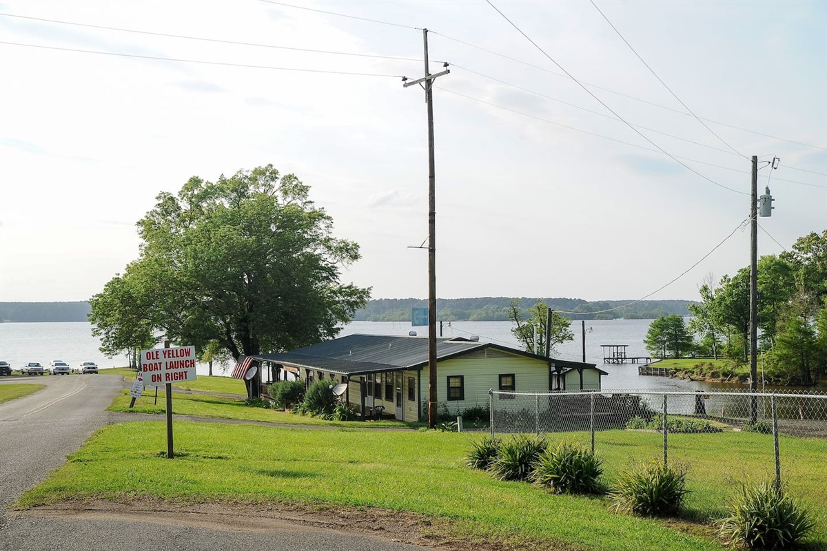 Beautiful and Large Lake Property