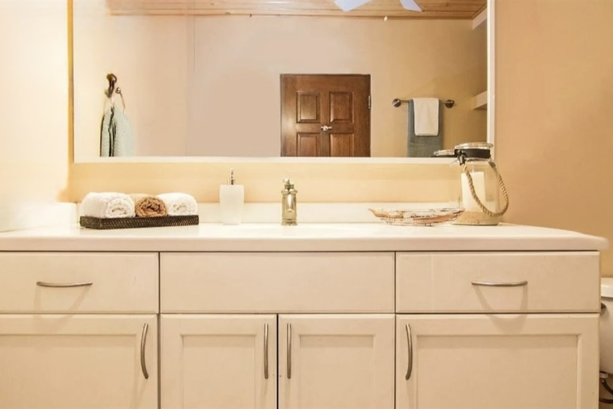 Full bathroom with shower/tub combo and built-in storage—ideal for groups and longer stays.