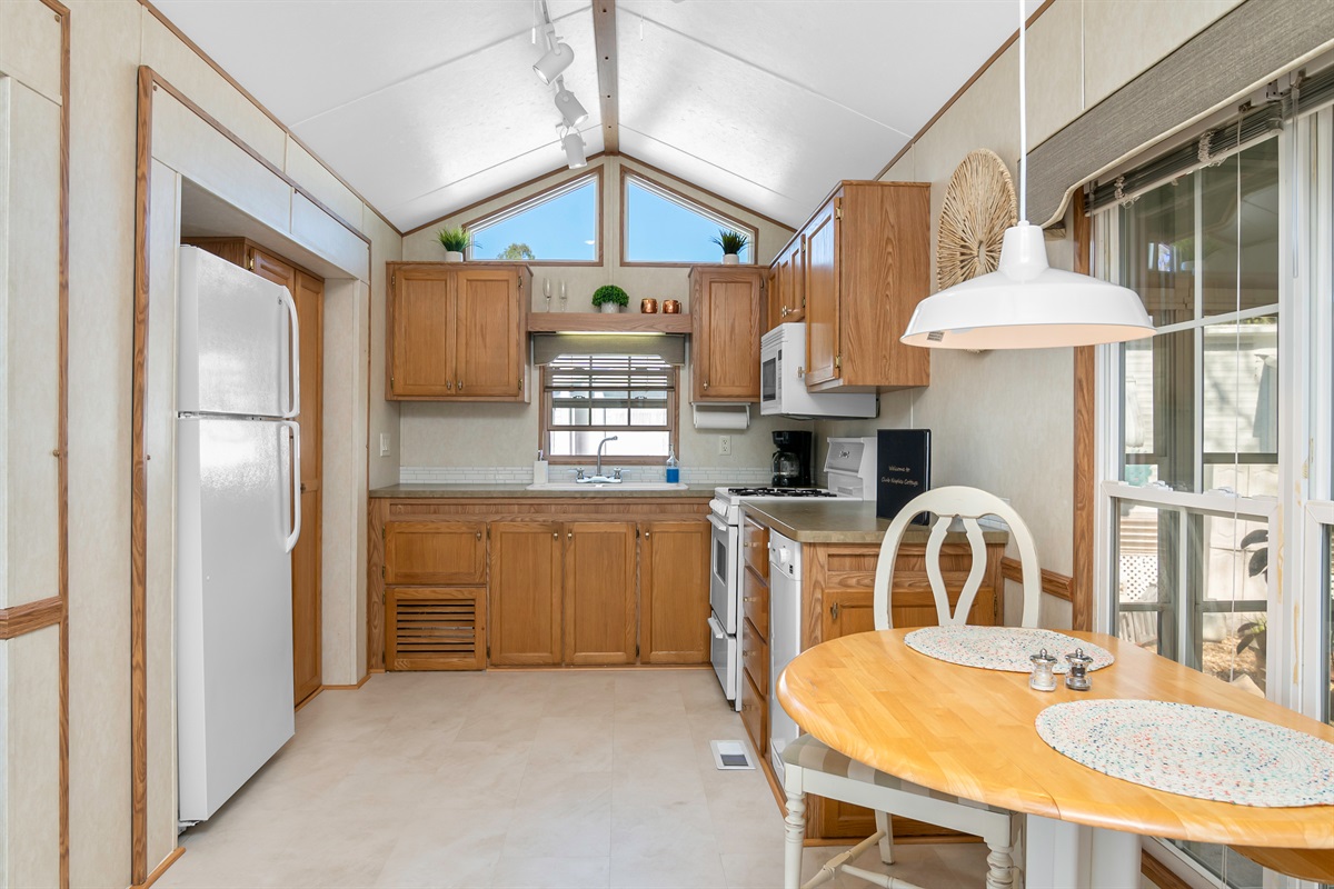 Dining & Kitchen Area