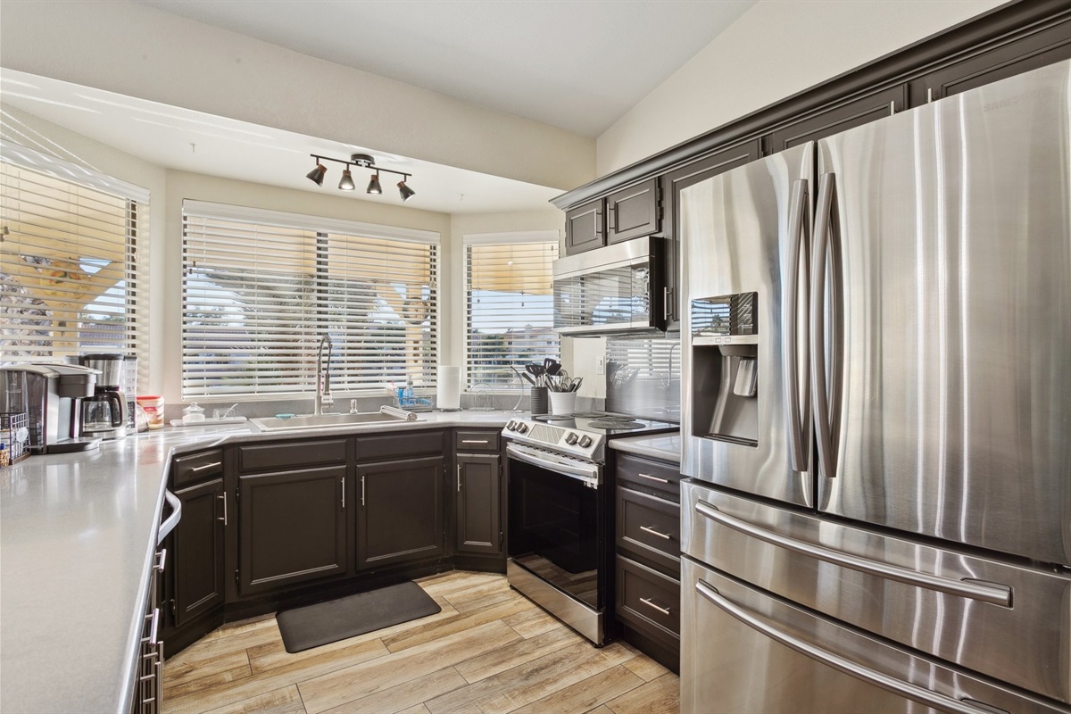 Lakefront Oasis w/ Pool & Hot Tub · Garden Lakes | 3 Bed 2 Bath — Lakefront Oasis w/ Pool & Hot Tub | 3b • 2bth, Avondale, Arizona — photo 18