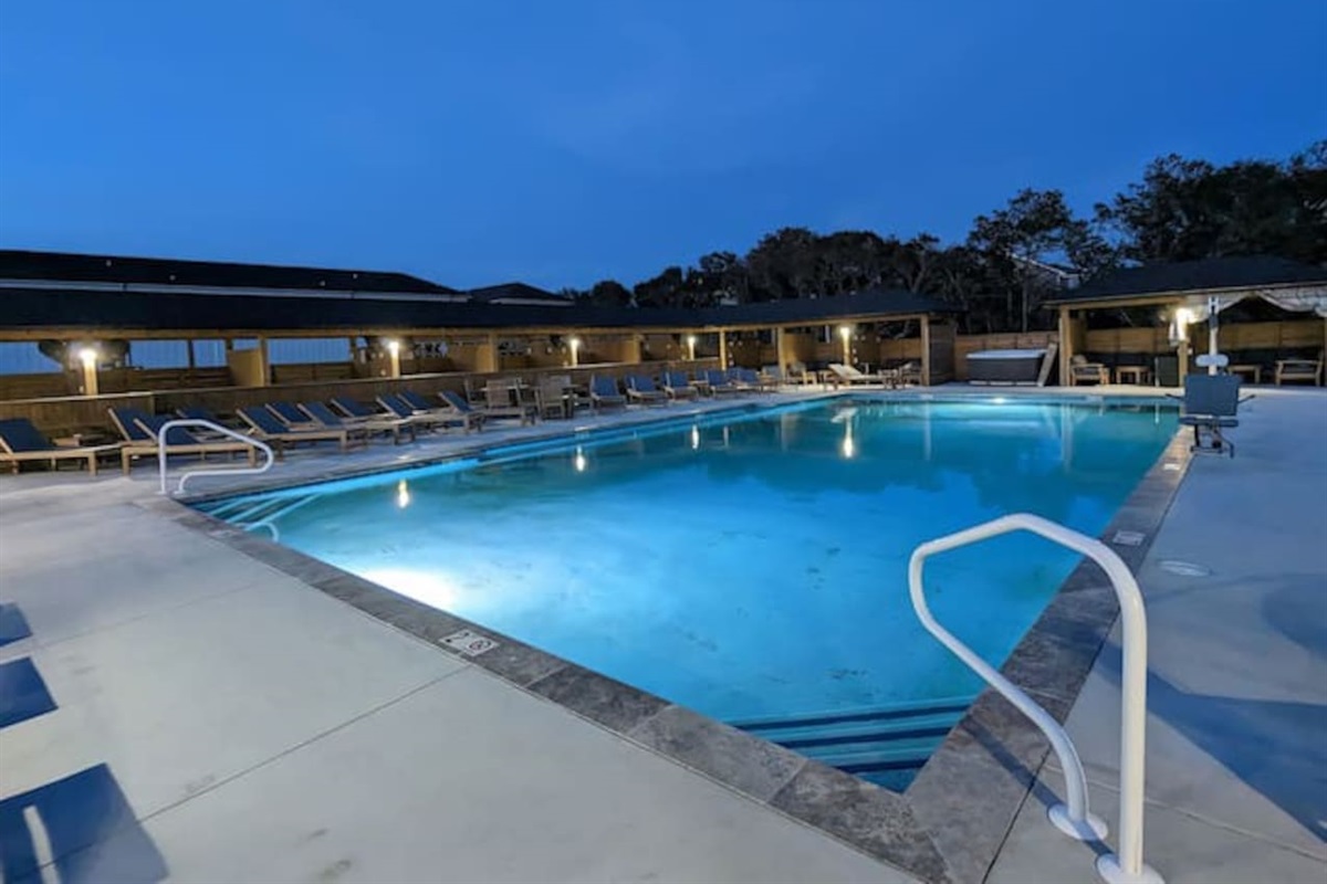 Pool | Night view