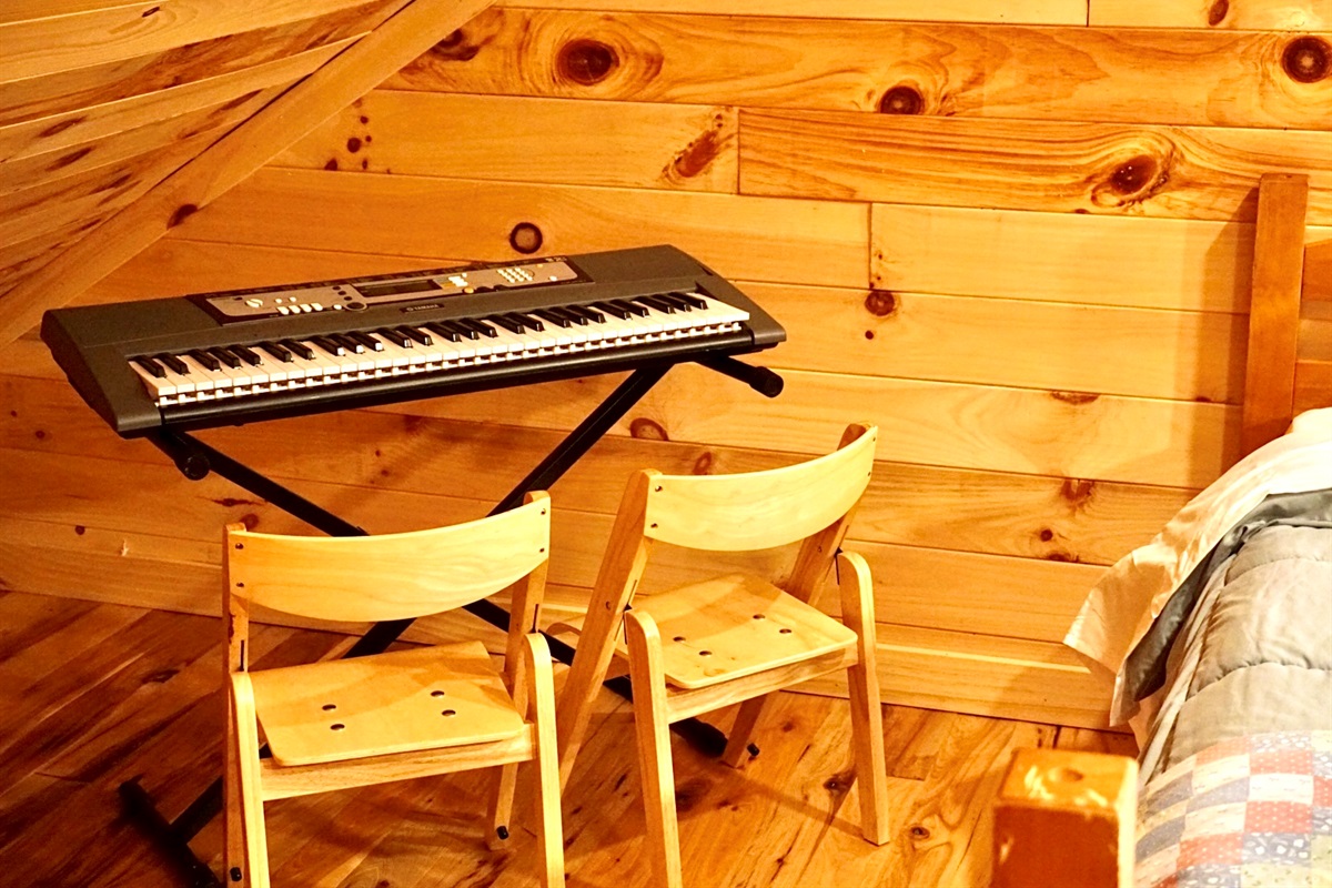 Musical Retreat: Unleash your creativity with a keyboard and warm wooden accents!