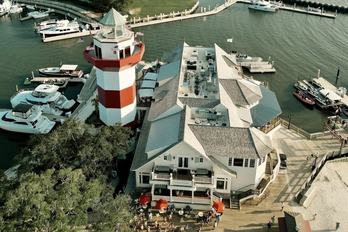 View of Lighthouse and 18th Green / Fairway along Calibogue Sound