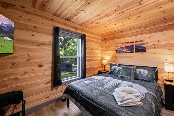 Bedroom 3 - Queen Bed