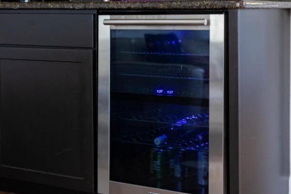 "The condo was spacious and perfect for us. The kitchen had nice appliances and cookware that we used. There was a wine refrigerator that we loved!!!" - Dayna, 5 Star Review