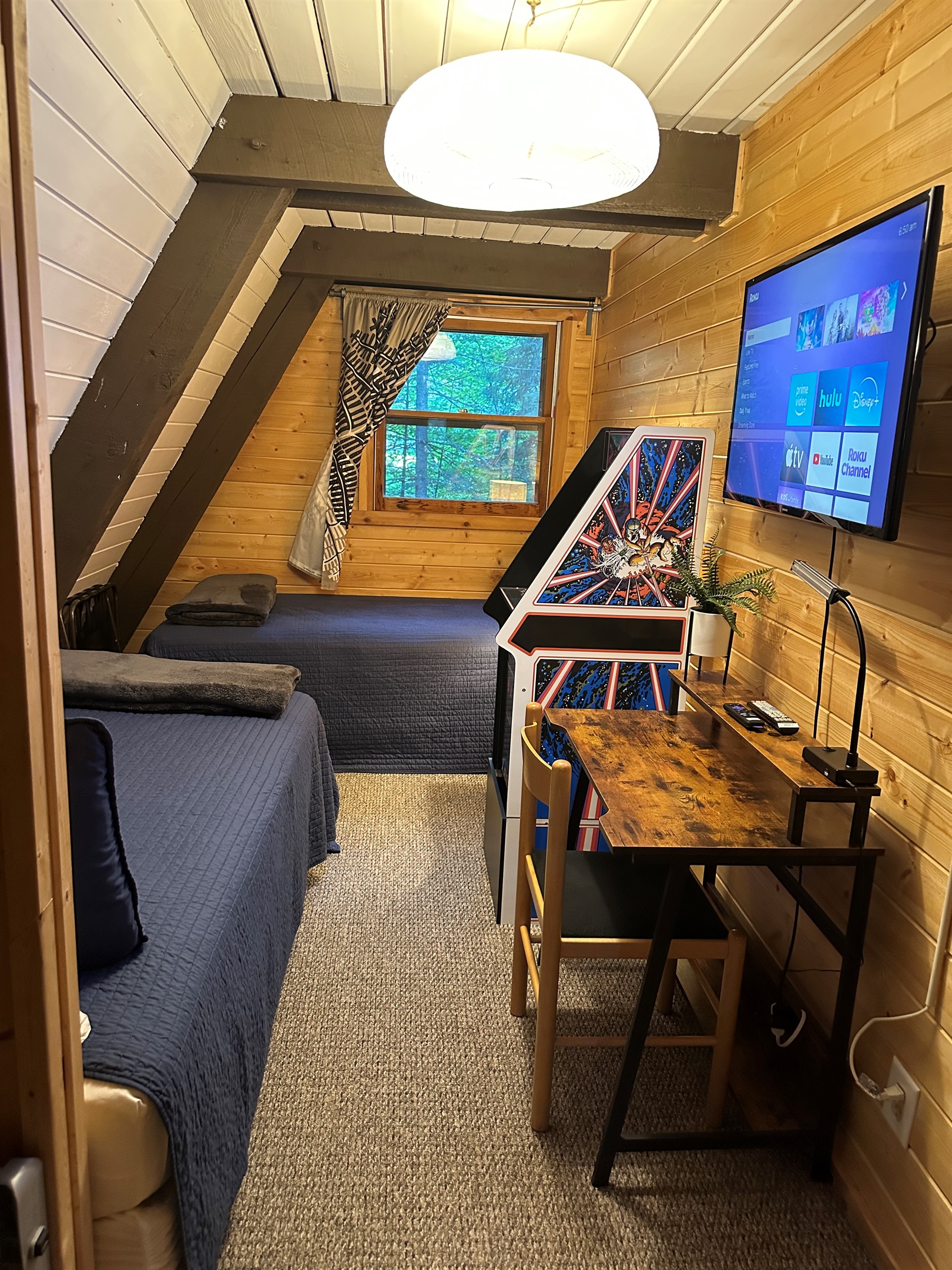 2nd Floor - 2 Twin Beds