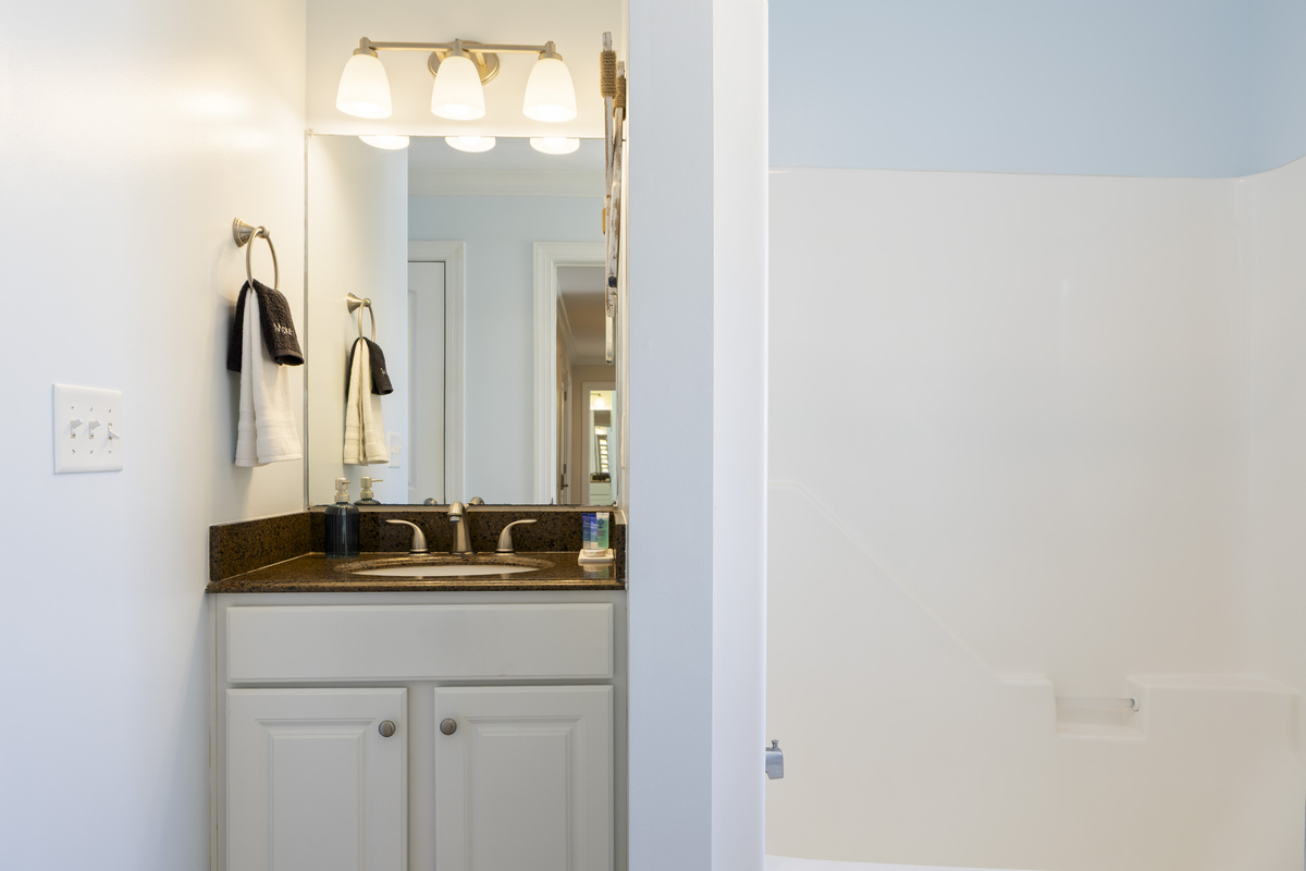 Bath linens provided