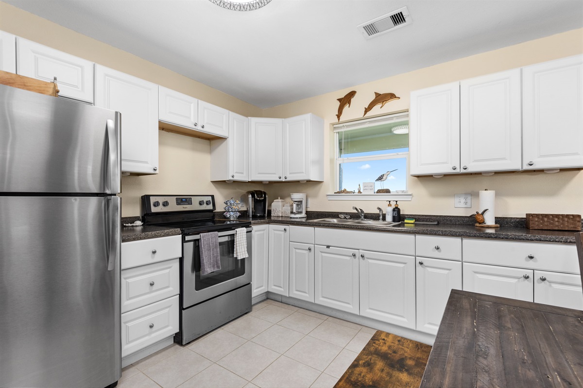 ddb08ddf718e4635bcf6c26a88ce7c55 Large | Beachhouse | Texas | TX | Vacation Homes | Galveston | Crystal Beach | Kokomo | Breezy Days | Beachfront Elegance | Sunrise Serenity | Southern Sands Property Management, LLC