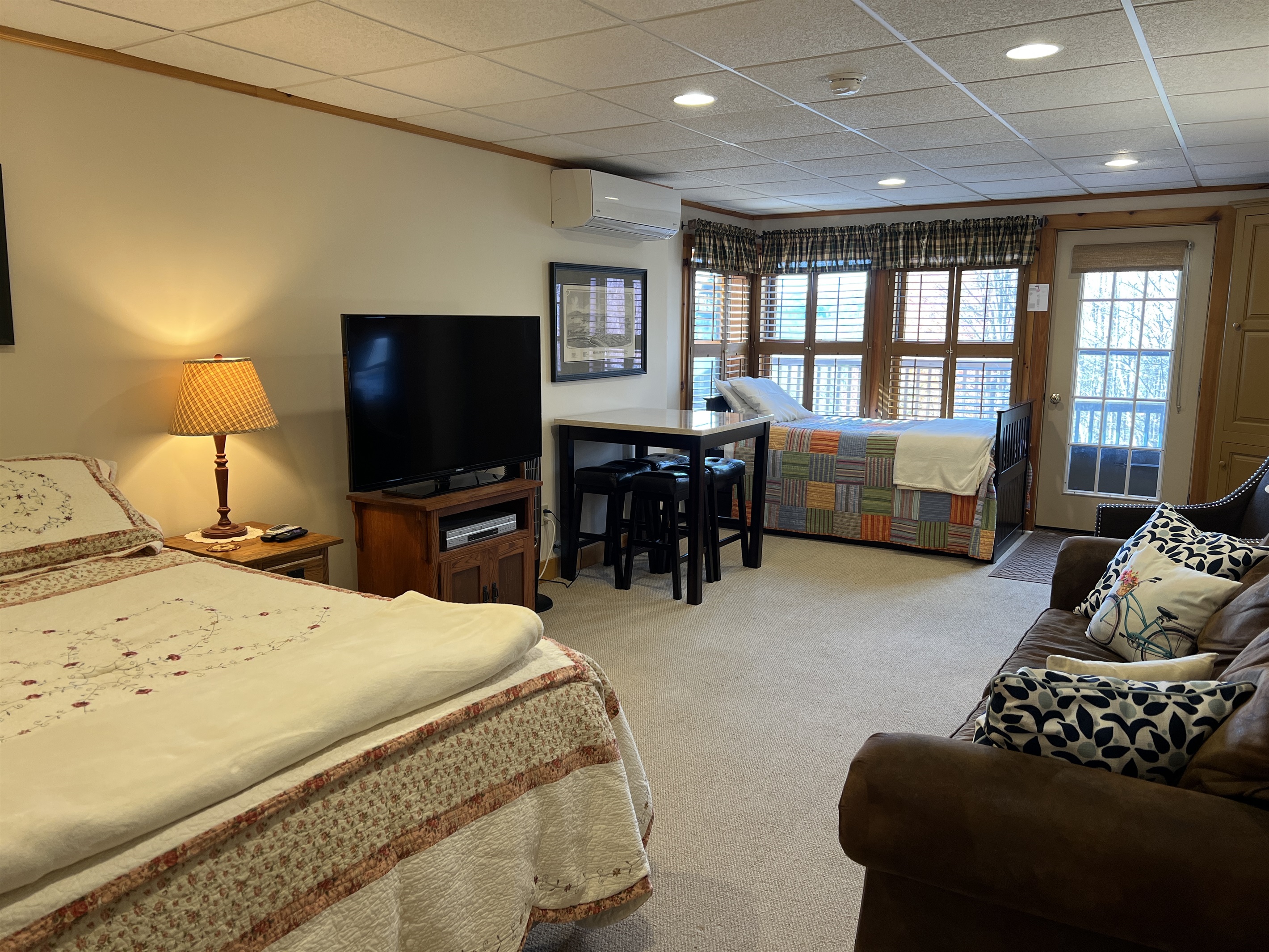 NEW LISTING - Breezy Hills living area