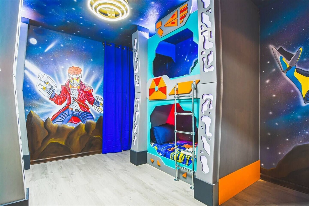 Guardians of the Galaxy 3 bunk beds (6 twin beds in total) with en-suite bathroom