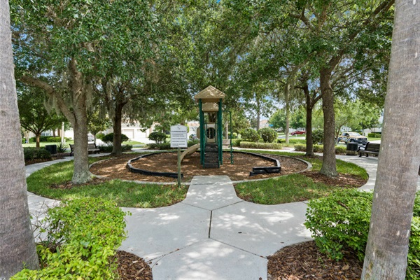 Windsor Hills : small park for little ones