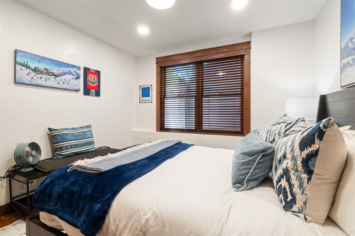 Bedroom 3 - Queen. Blue, Intermediate!