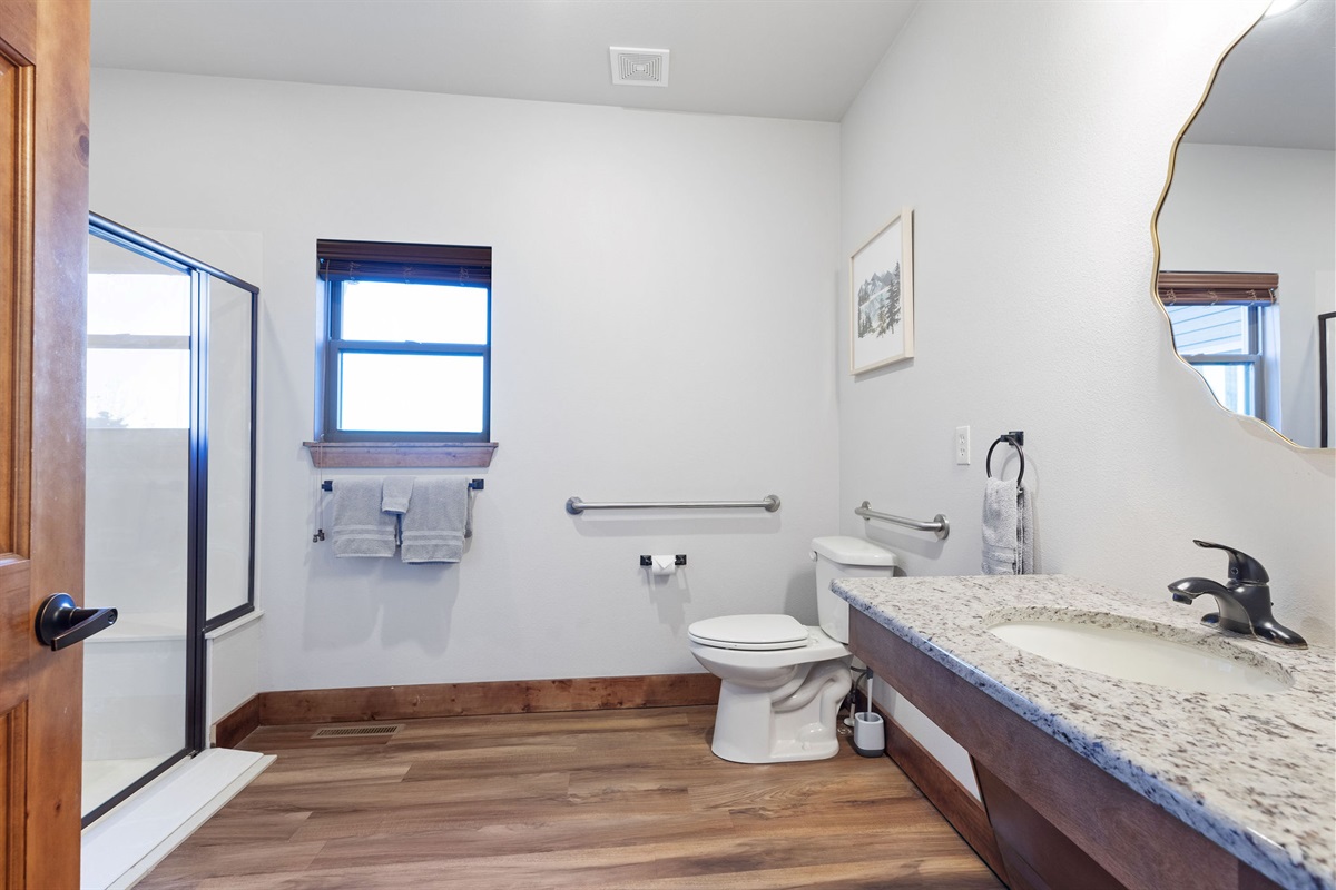 Ensuite handicap accessible bathroom!