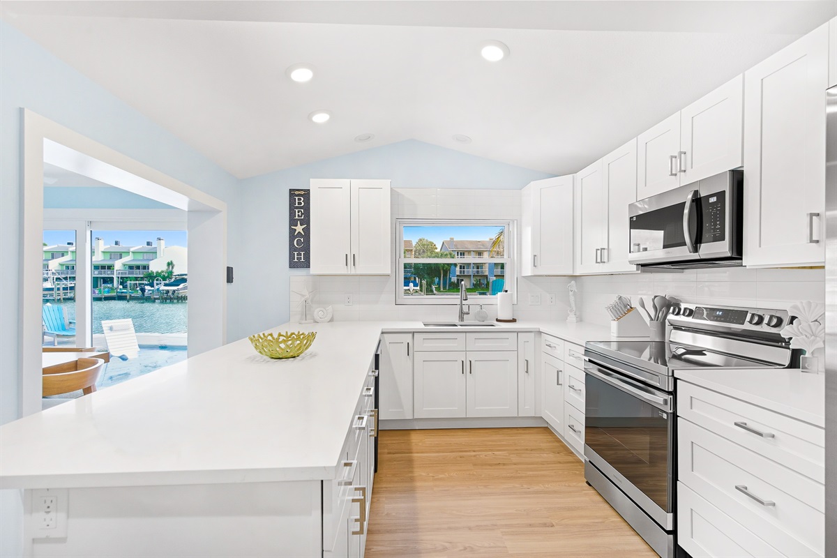 Cook and dine overlooking the tranquil water of the Intracoastal.