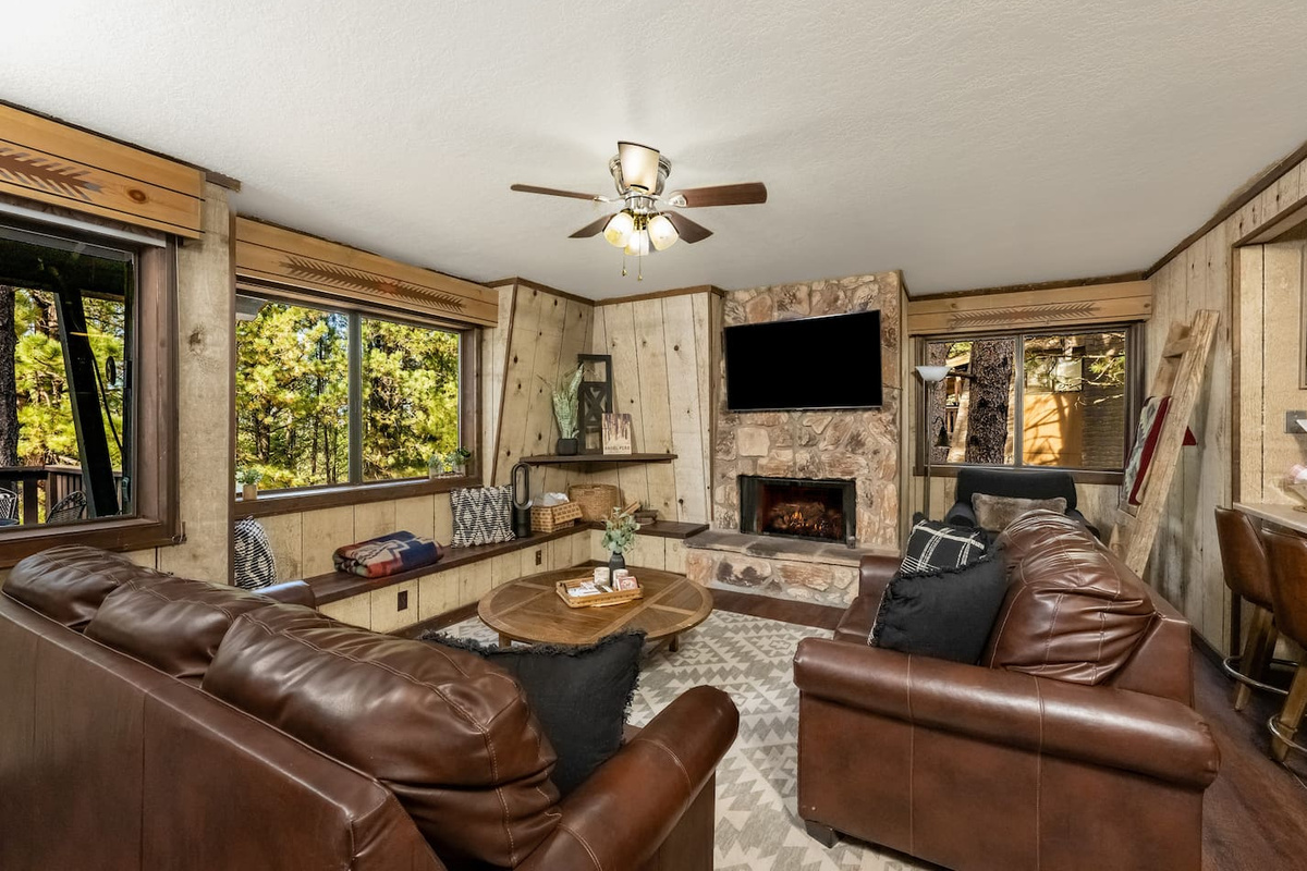 Beautiful views with a cozy fireplace, come see how great it is to stay at Buffalo Basin!