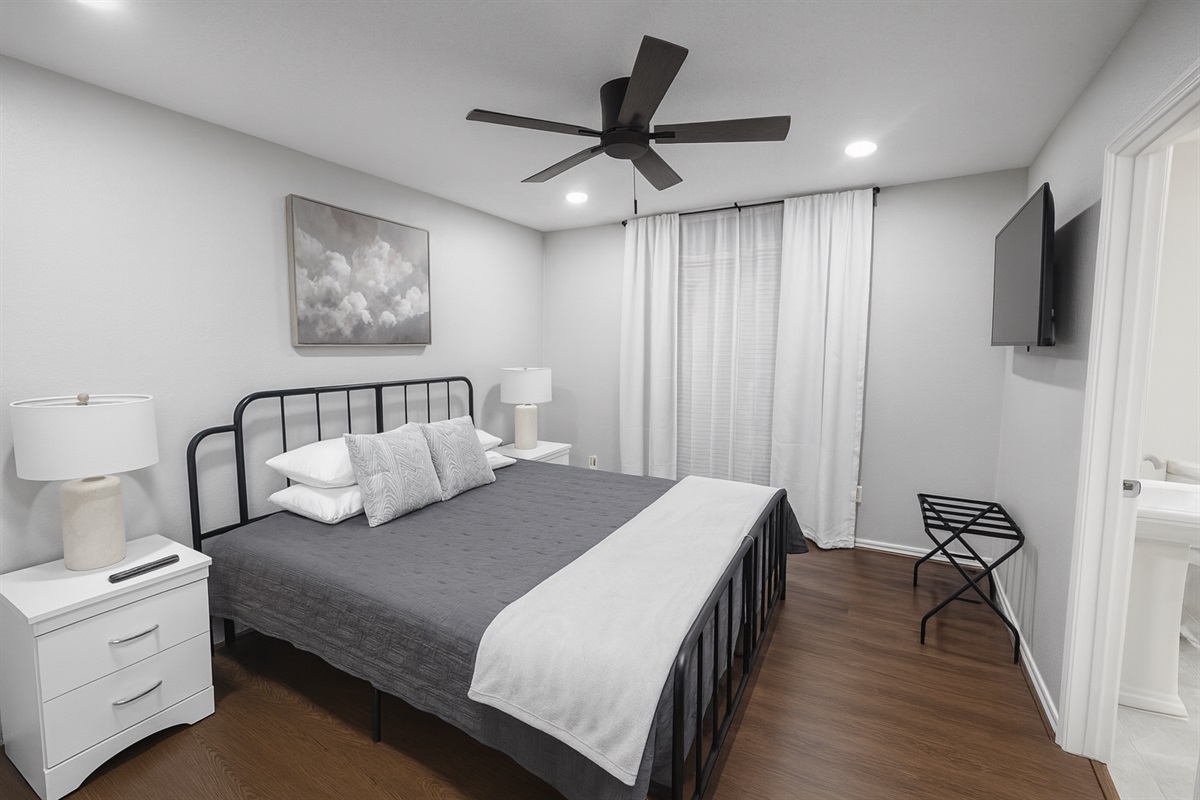 King Bedroom #5 w/ Large TV and Jack & Jill Bathroom