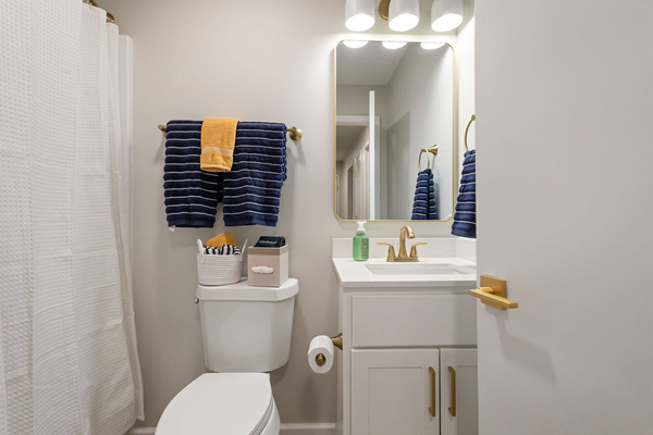 2B/2BA Near ND | Private Balcony | Walk to Campus, photo 15