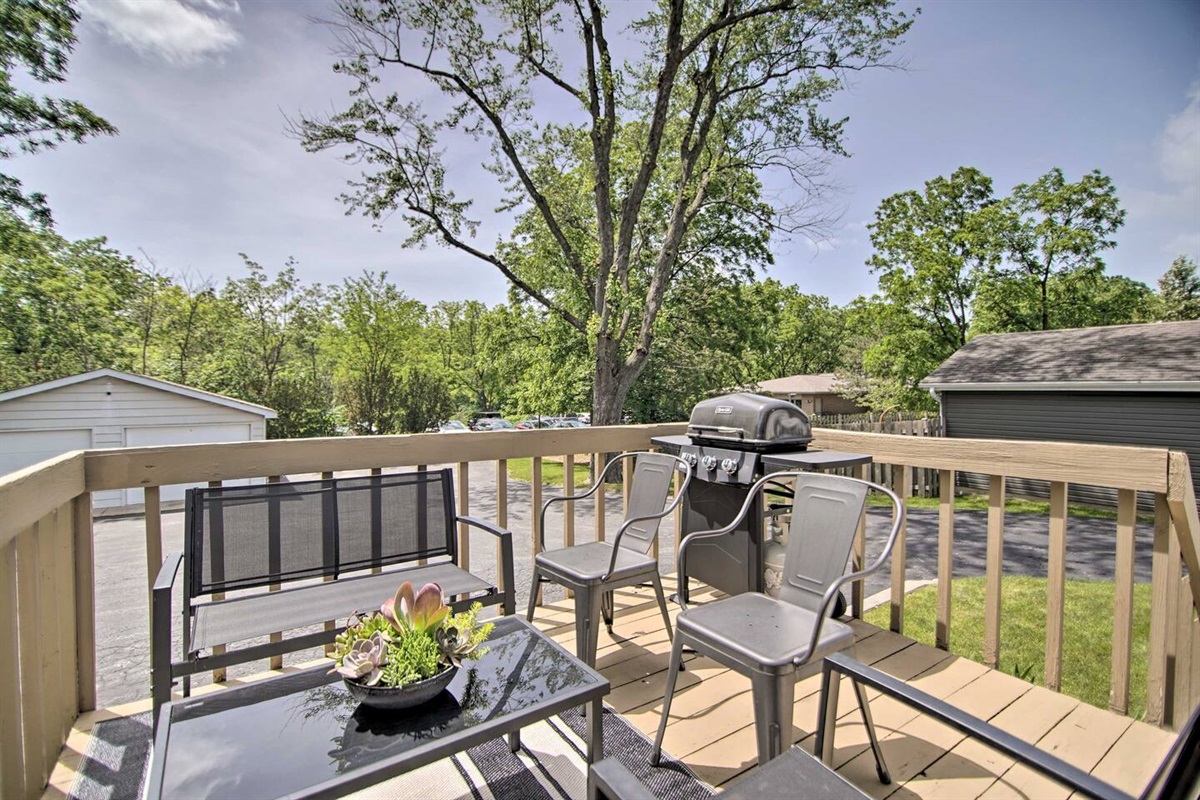 3Br Unit: Enjoy the privacy of your own deck and grill to relax with your family and friends. 