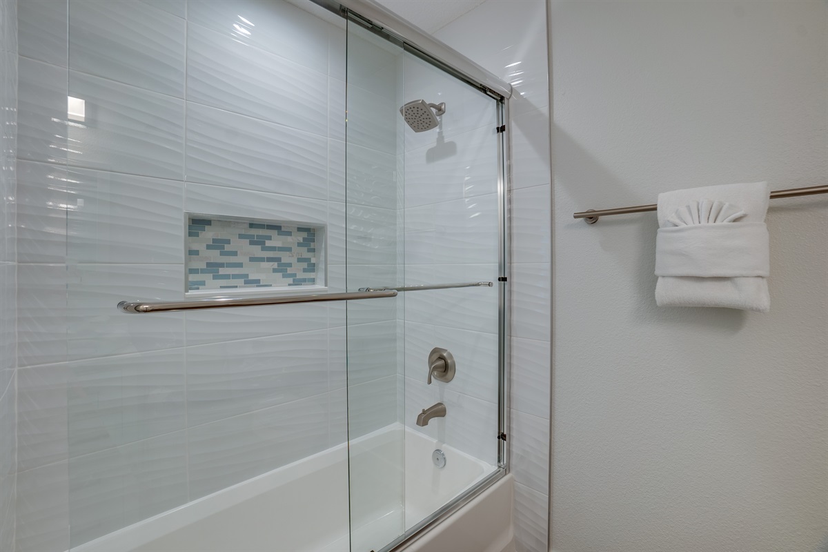 Bathroom 2 w/ Glass Enclosed Bathtub