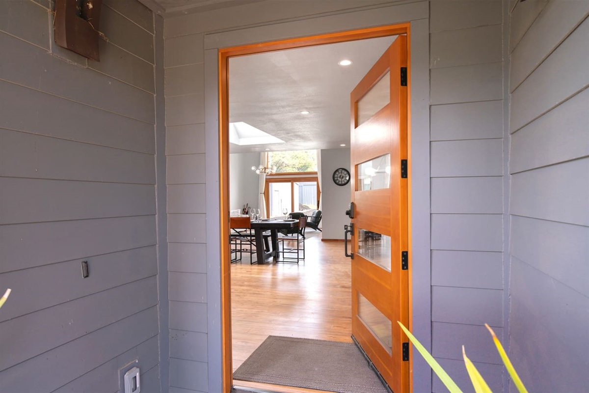 Come on in! The front door invites you to the open-space living concept. 