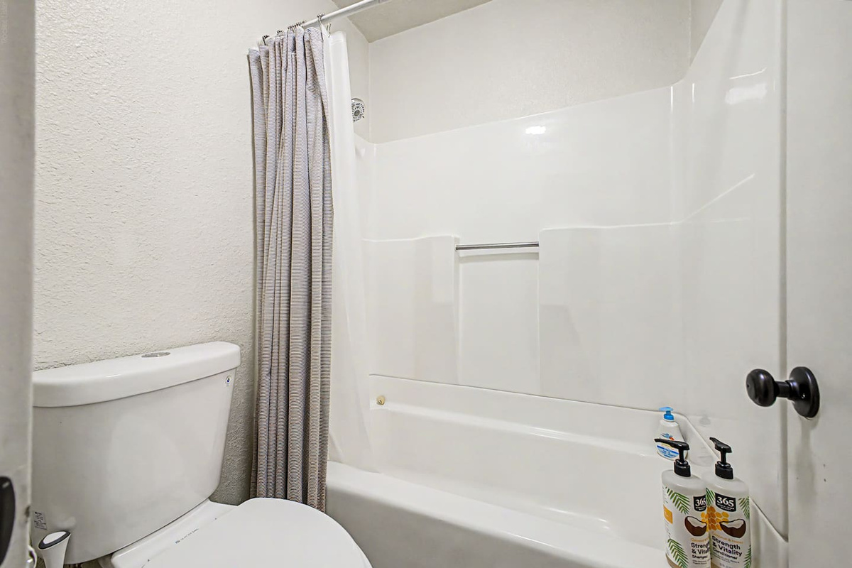 Paradise Pkwy Getaway in Phoenix + Pool — Paradise Pkwy Getaway in Phoenix + Pool, Phoenix, Arizona — photo 21