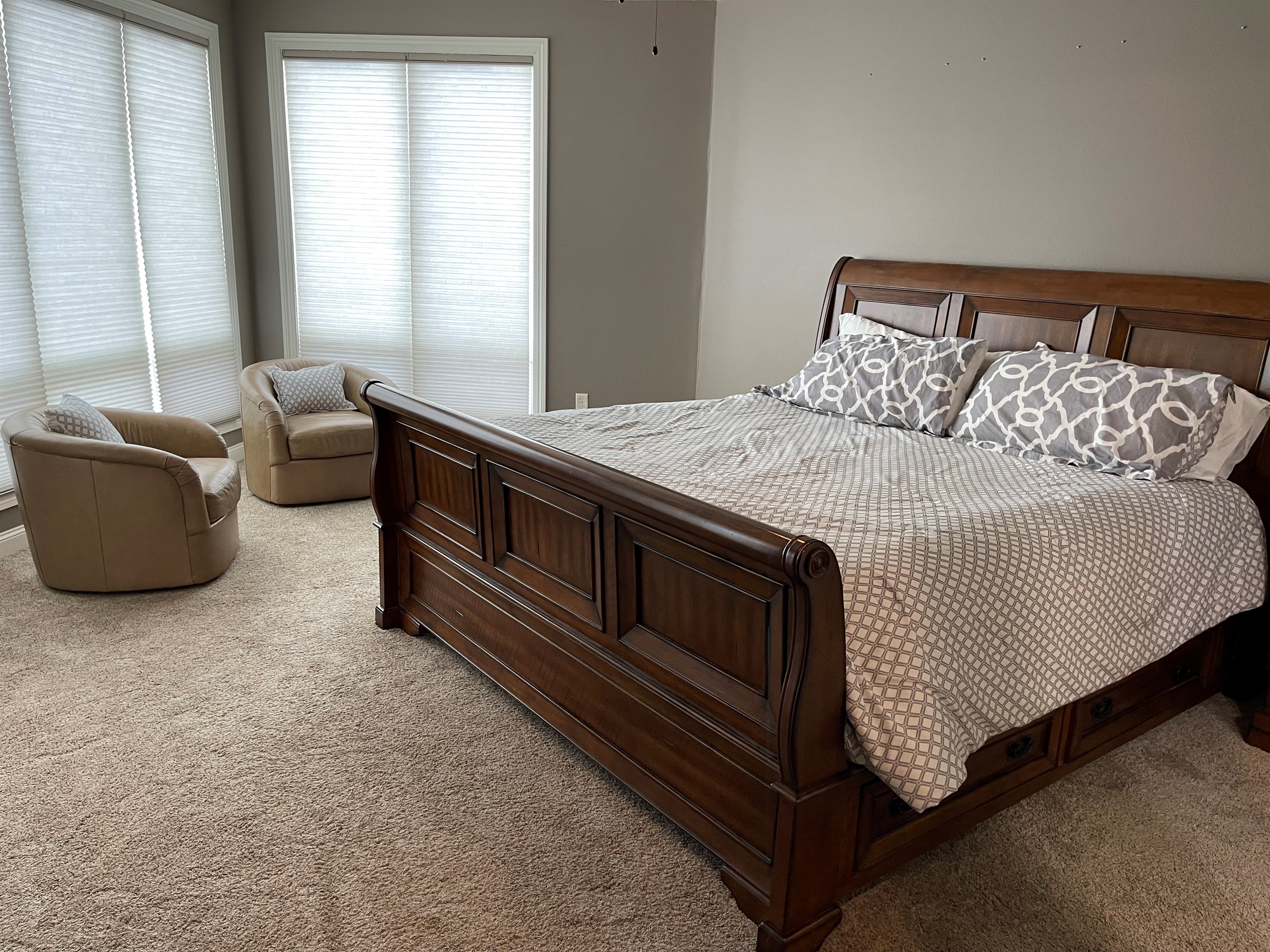 Master Bedroom w/King bed