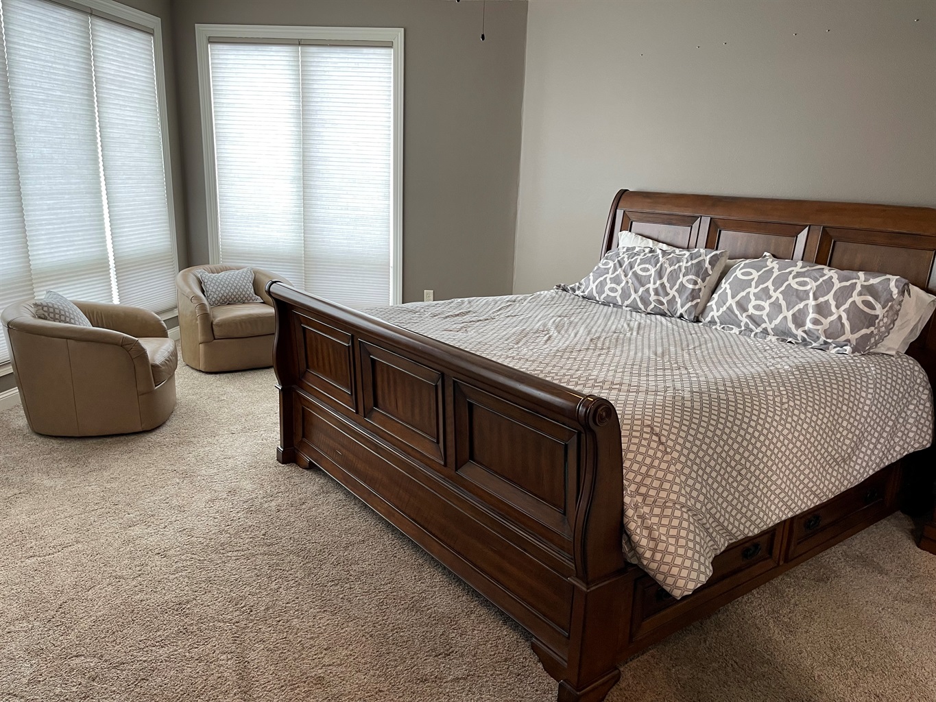 Master Bedroom w/King bed