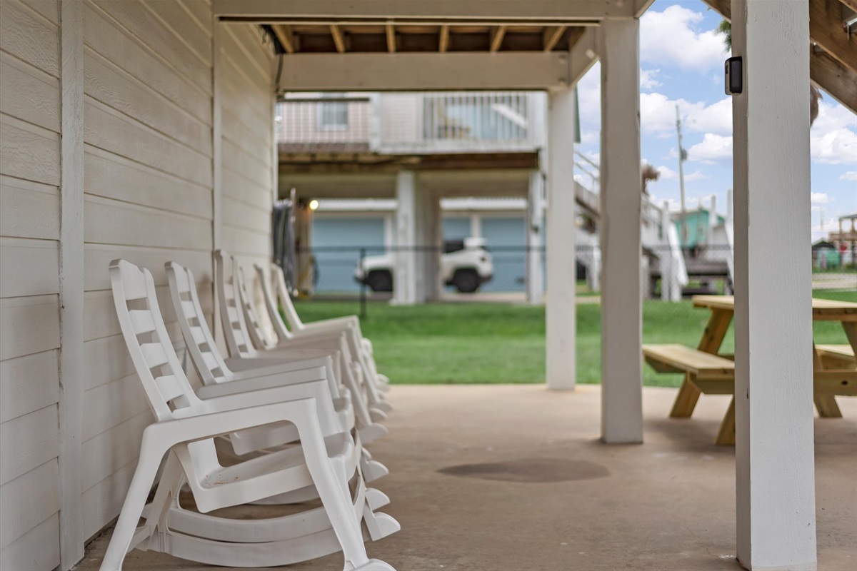 de1ac613a67749dfbaba132aadc055f8 Large | Beachhouse | Texas | TX | Vacation Homes | Galveston | Crystal Beach | Kokomo | Breezy Days | Beachfront Elegance | Sunrise Serenity | Southern Sands Property Management, LLC