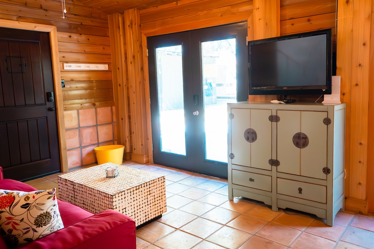 Extra seating area.. perfect spot for coffee!