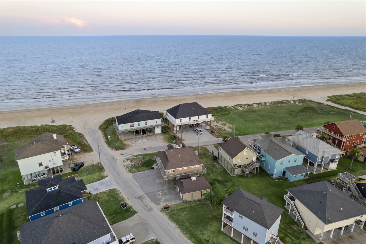 de2b3bb29ac349f0abe49e630bb4691b Large | Beachhouse | Texas | TX | Vacation Homes | Galveston | Crystal Beach | Kokomo | Breezy Days | Beachfront Elegance | Sunrise Serenity | Southern Sands Property Management, LLC