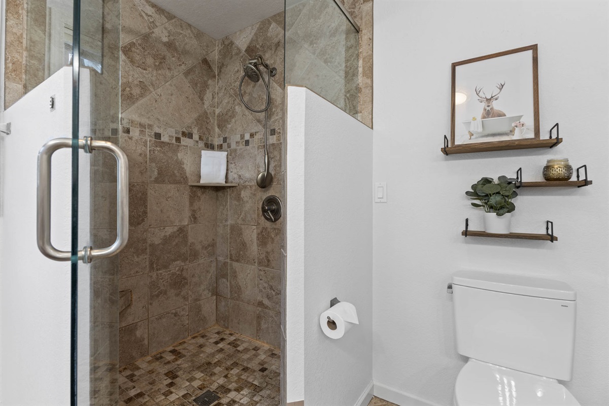 Ensuite Bathroom 1