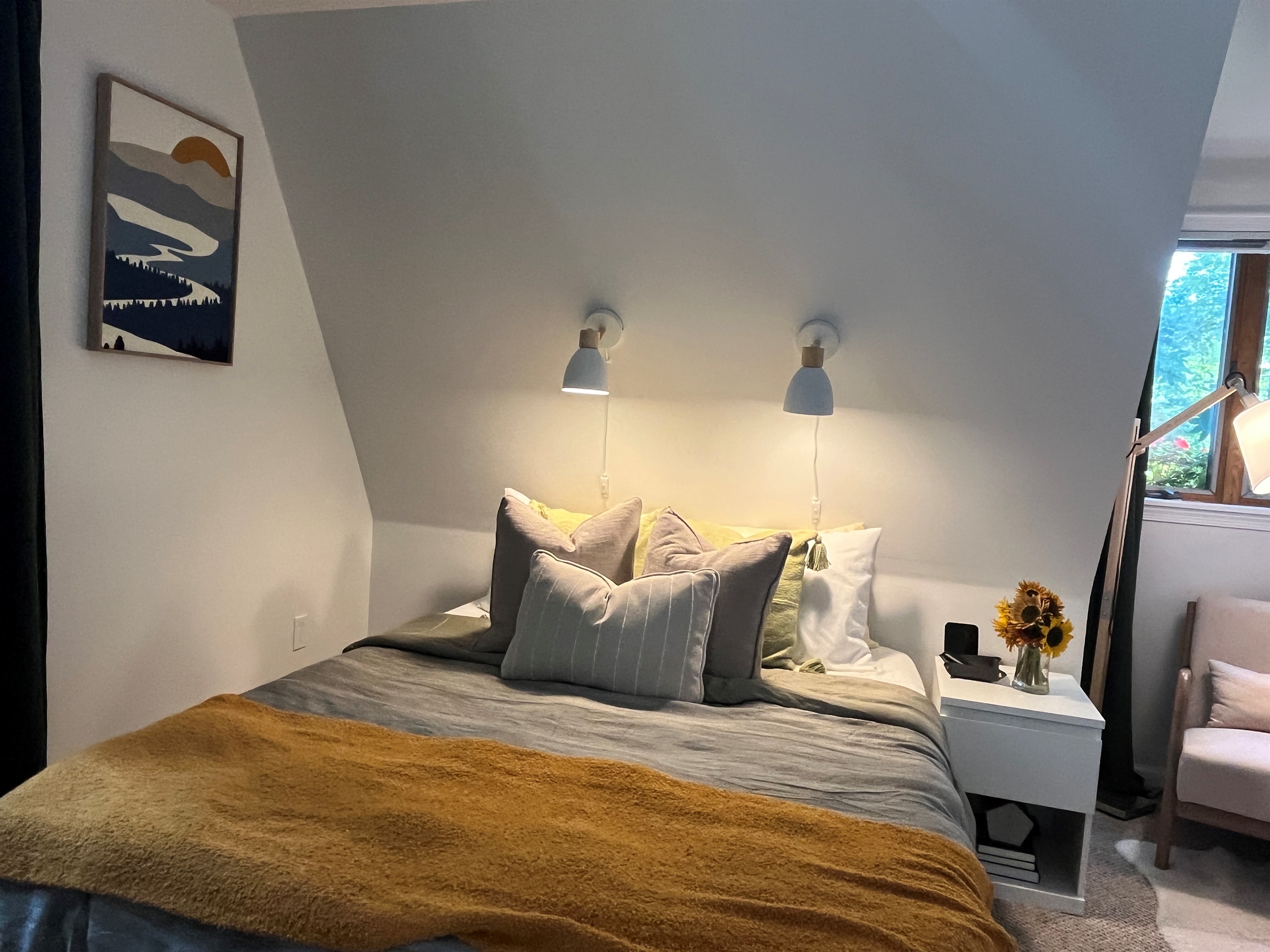 1st floor Queen and reading nook