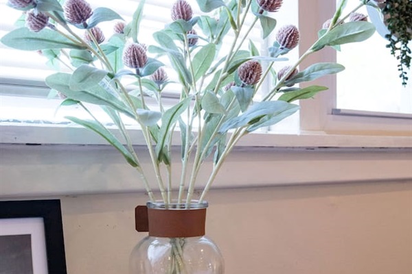 Vase.