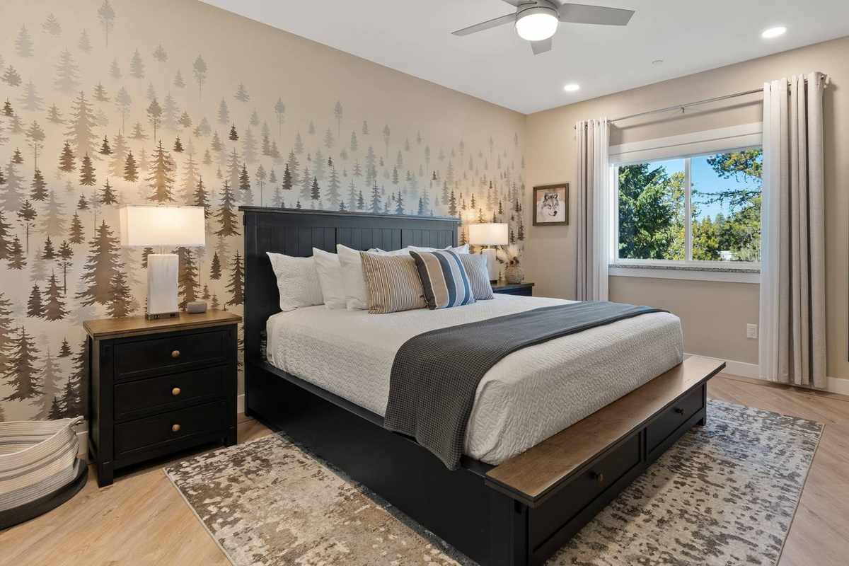 The Hayden Valley Bedroom is 1 of 4 bedrooms that includes a private bathroom. There are 6 bedrooms, 6.5 bathrooms at Gibbon Meadows Lodge.