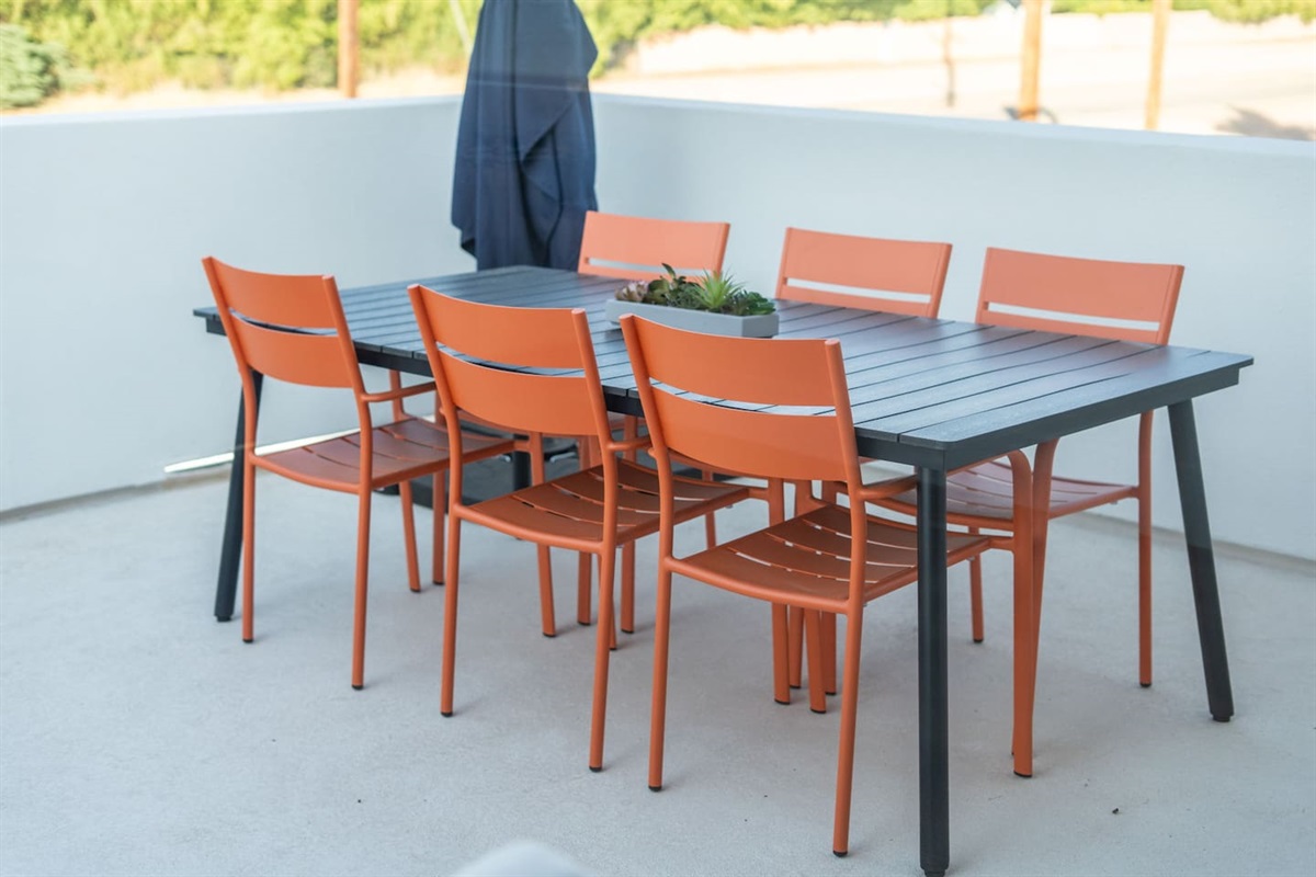 Balcony seating area – Ideal for reading, sipping a drink, or enjoying conversation.