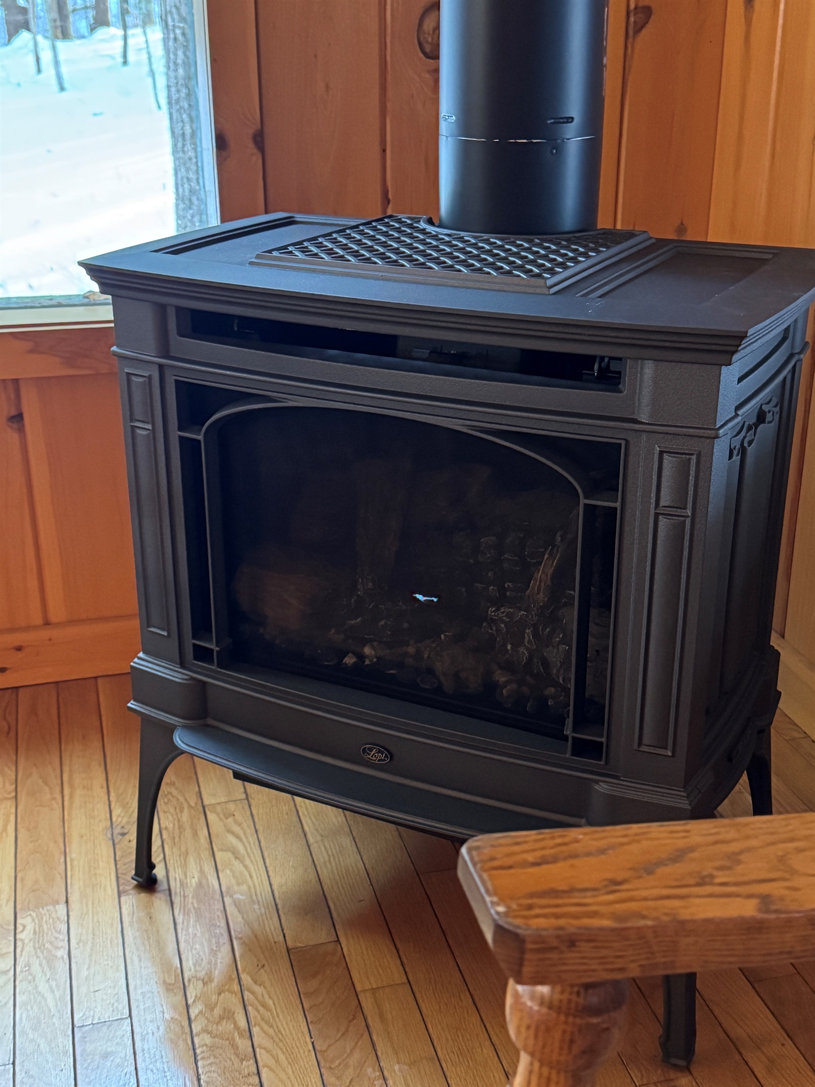 We’ve kept things easy so you can focus on relaxing, simply flip the manual on/off switch located on the back right corner of the stove to start the warmth.