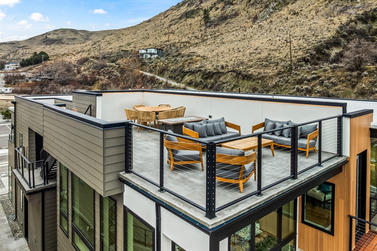 Roof top deck with lounge seating, fire table and dining table