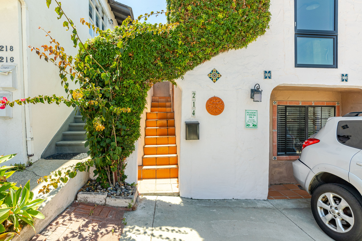 View of arch entryway and stairs to the front door.
