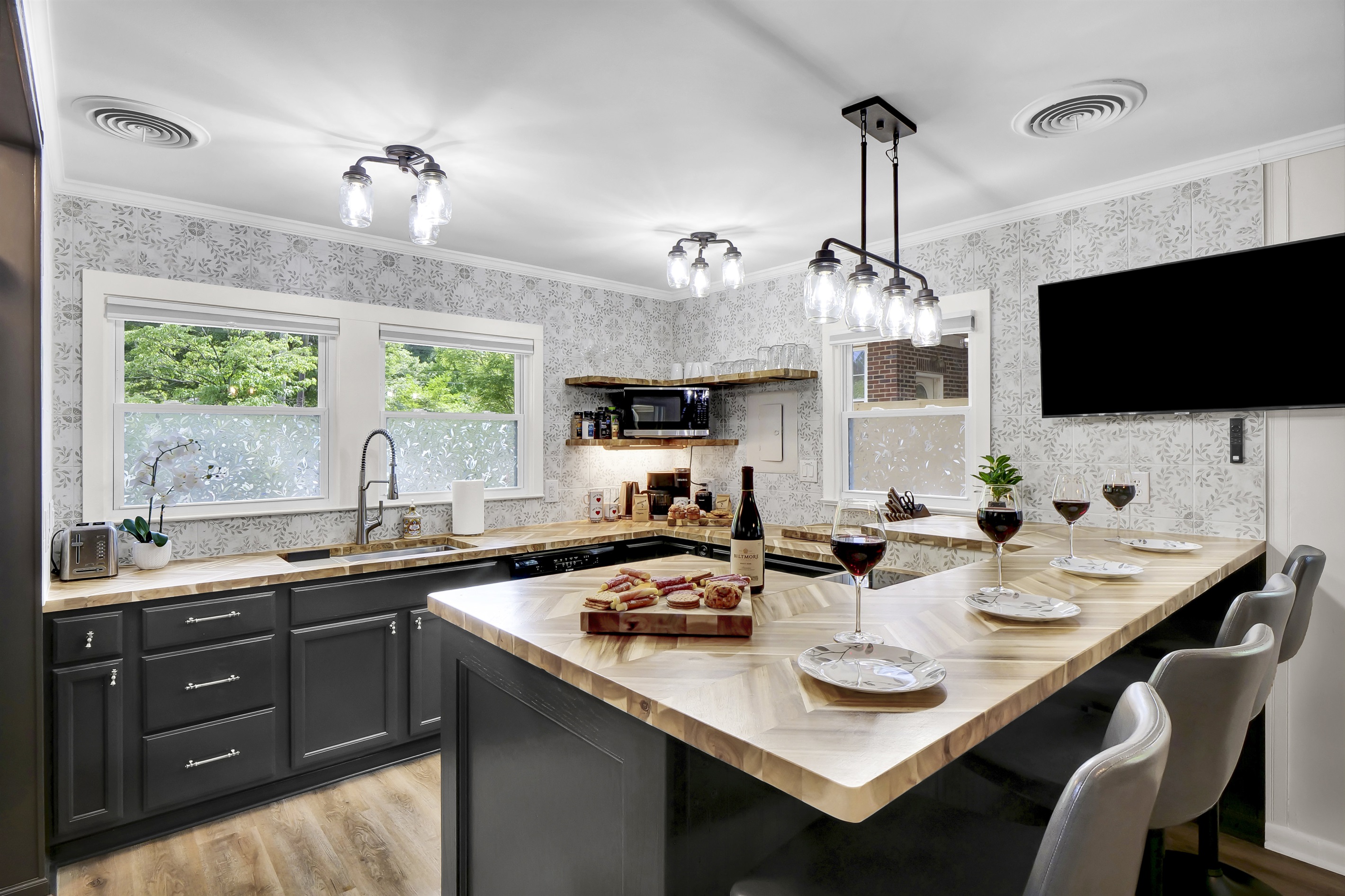 The Raleigh Retreat kitchen offers comfortable seating for four.