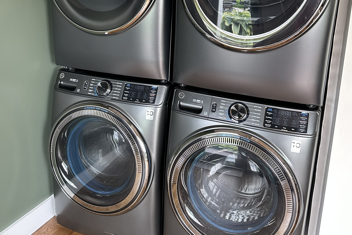 Two full-size washer and dryers on the first floor to make group stays easy. 