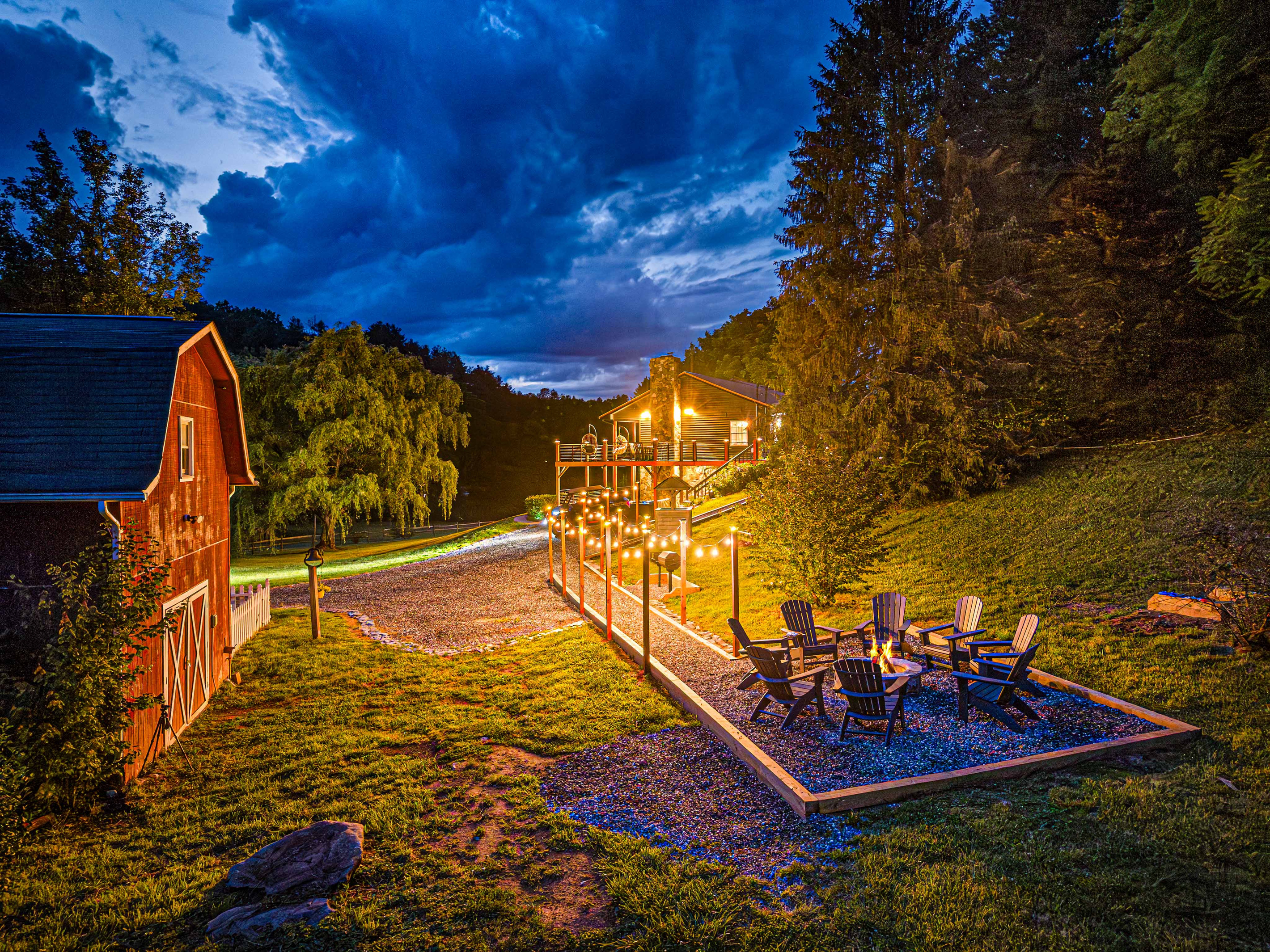 Outdoor Gathering Spot: Enjoy evenings by the fire under twinkling lights and mountain skies!