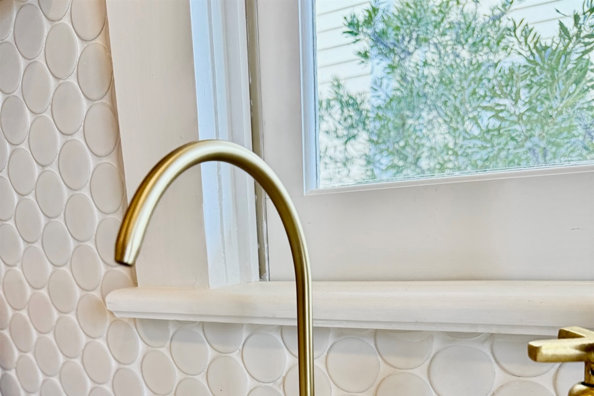 Dedicated reverse osmosis water tap for clean, filtered drinking water.