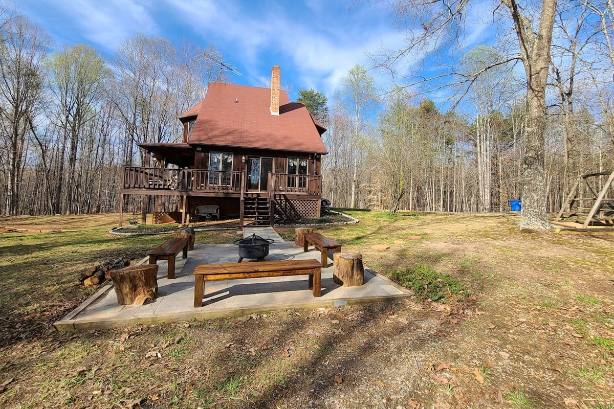 Outdoor Patio: Gather around the fire pit for starlit stories amidst serene woodlands!