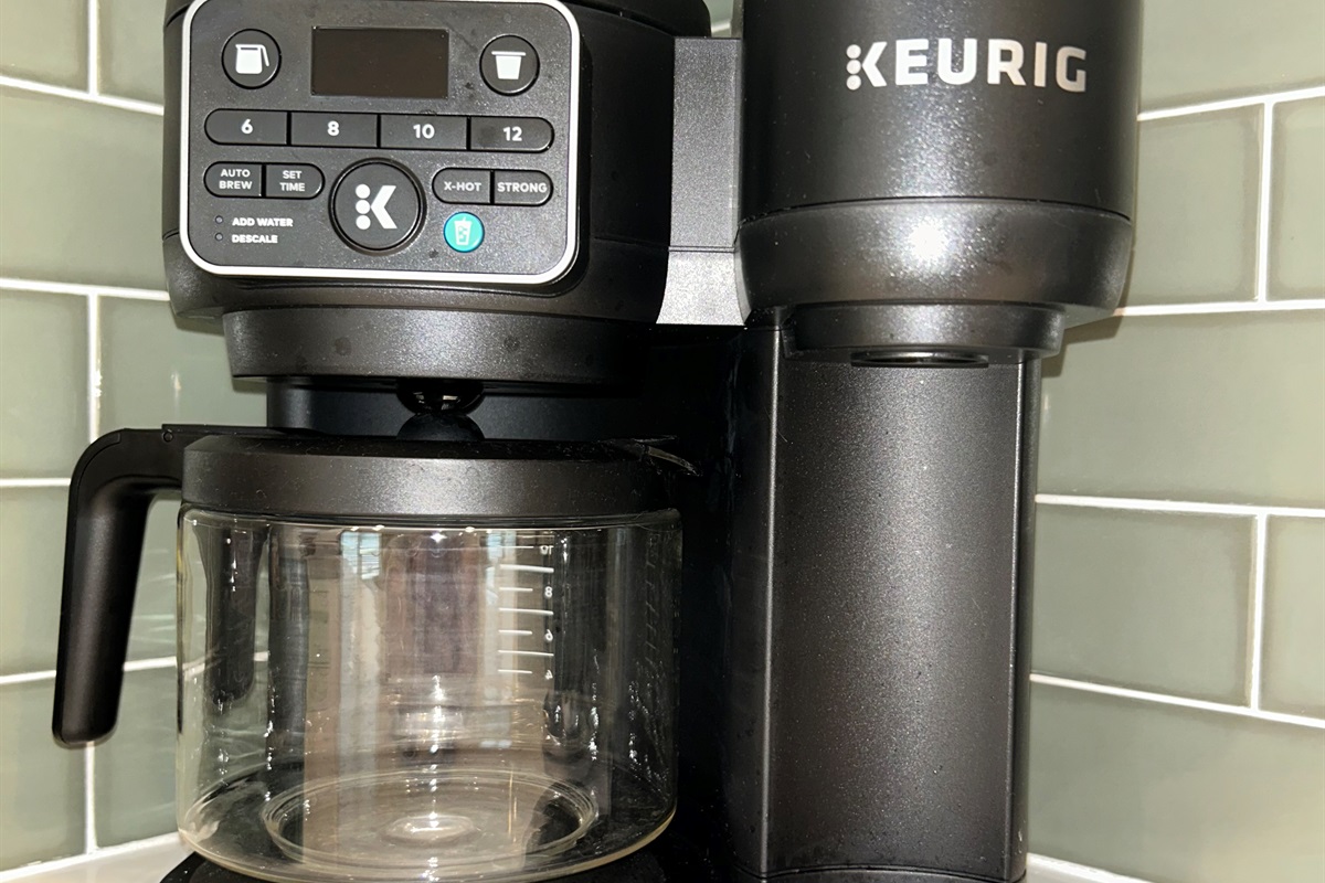 Dual coffee maker and kettle in one!