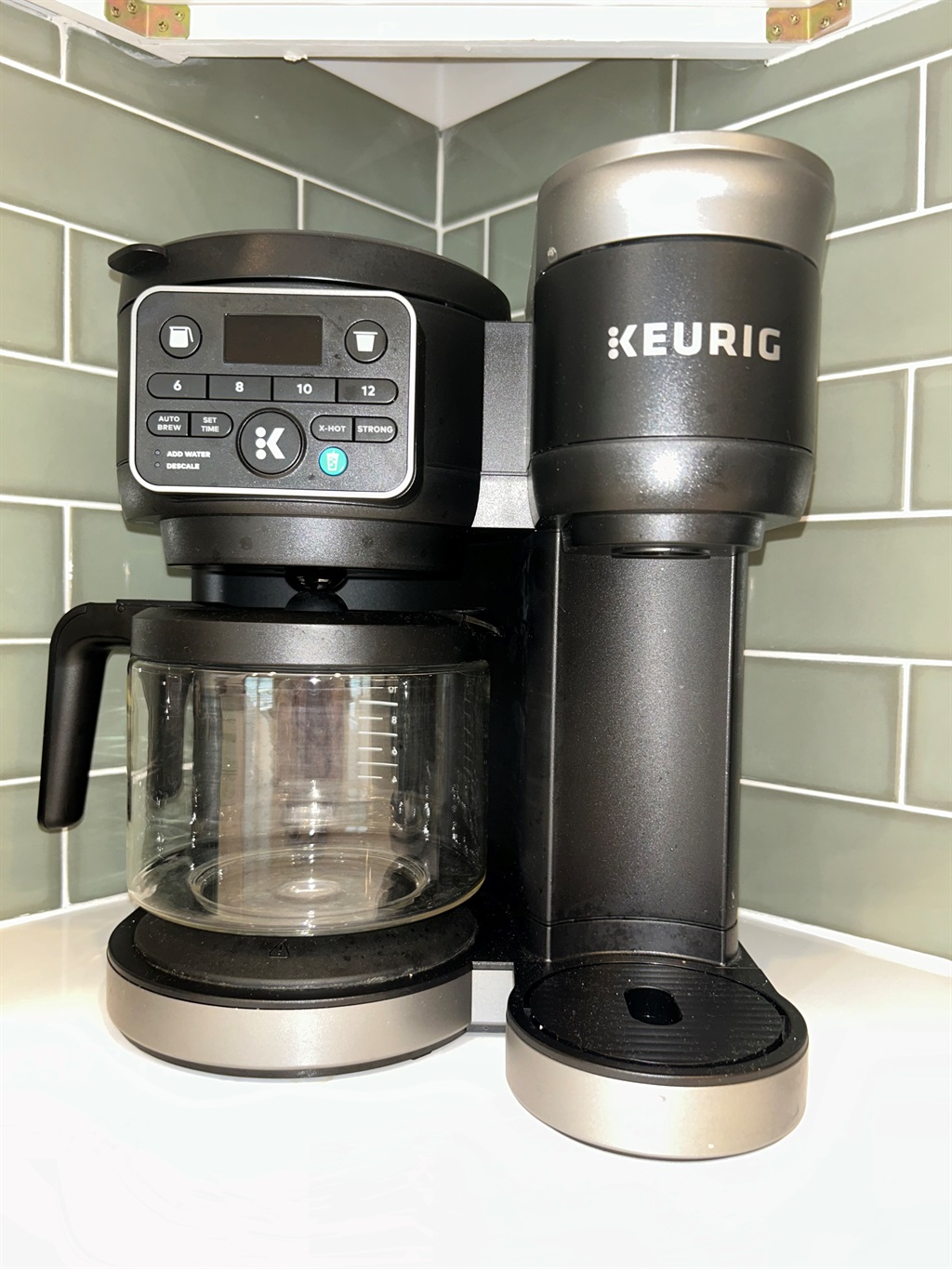 Dual coffee maker and kettle in one!