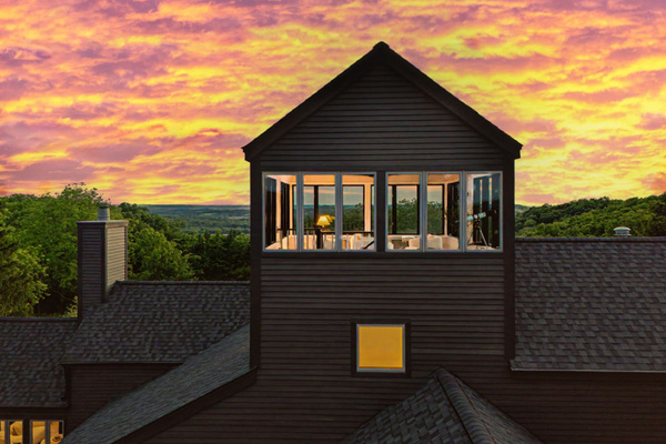 The tower at golden hour. This is the room everyone claims first! Come enjoy early morning sunrises or evening sun sets. Great view of Venus and Jupiter in the evening. 