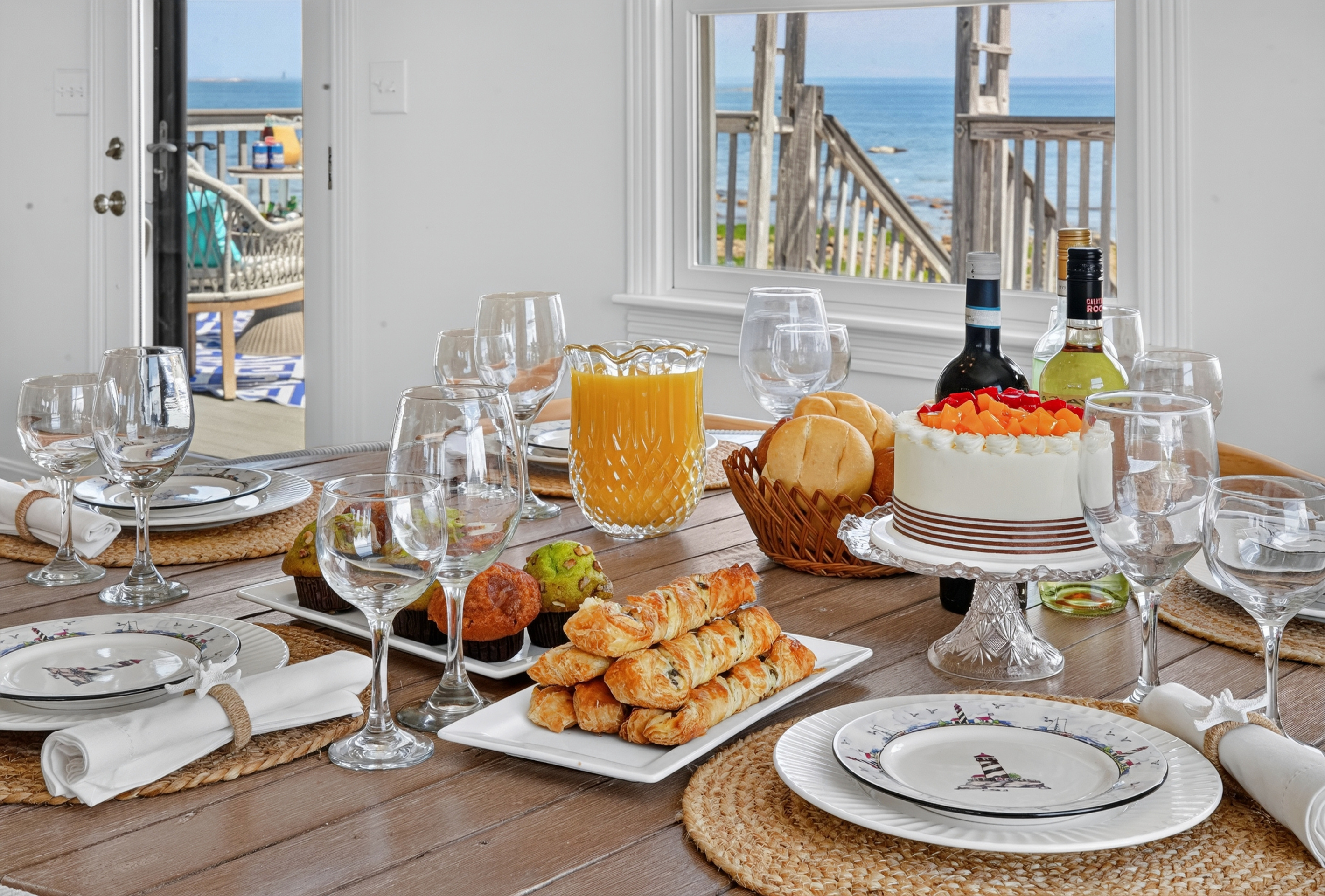 A welcoming dining setup with plenty of space for memorable meals, celebrations, and vacation mornings.