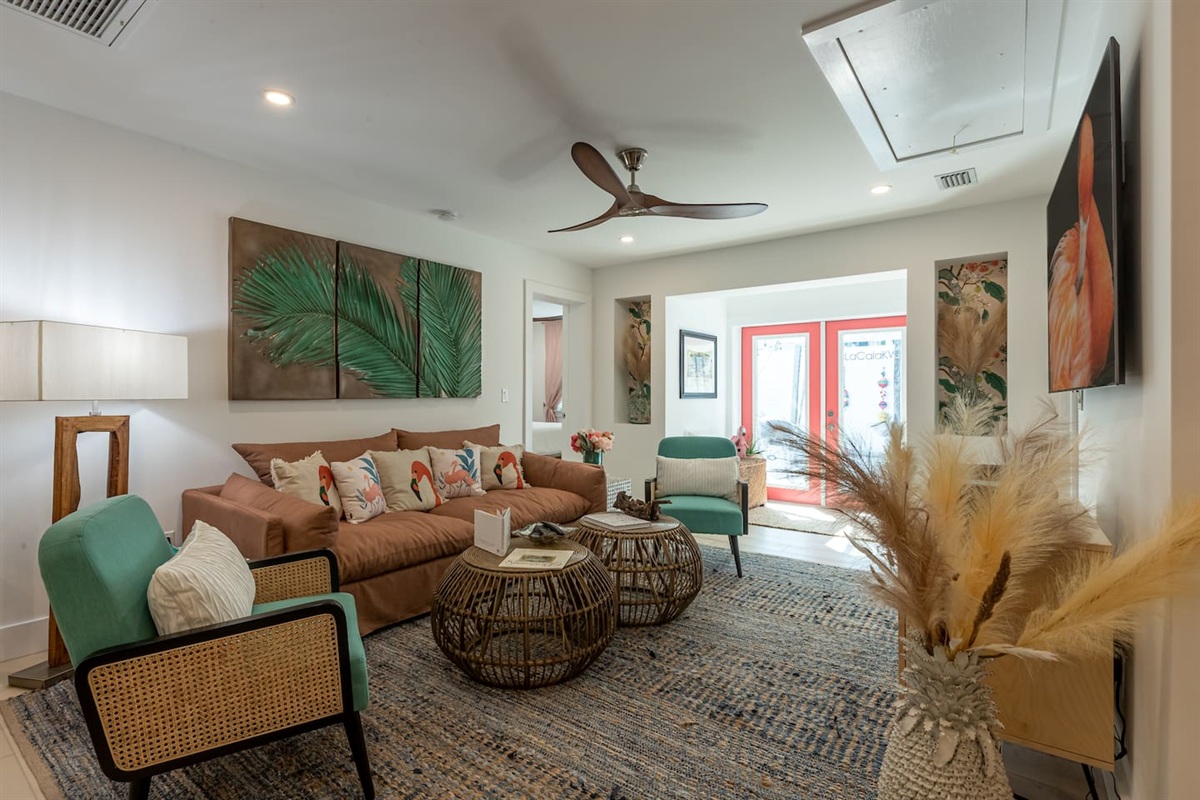 Living Room: Bright art, tropical vibes, and a stylish retreat await you! Relax and unwind here.
