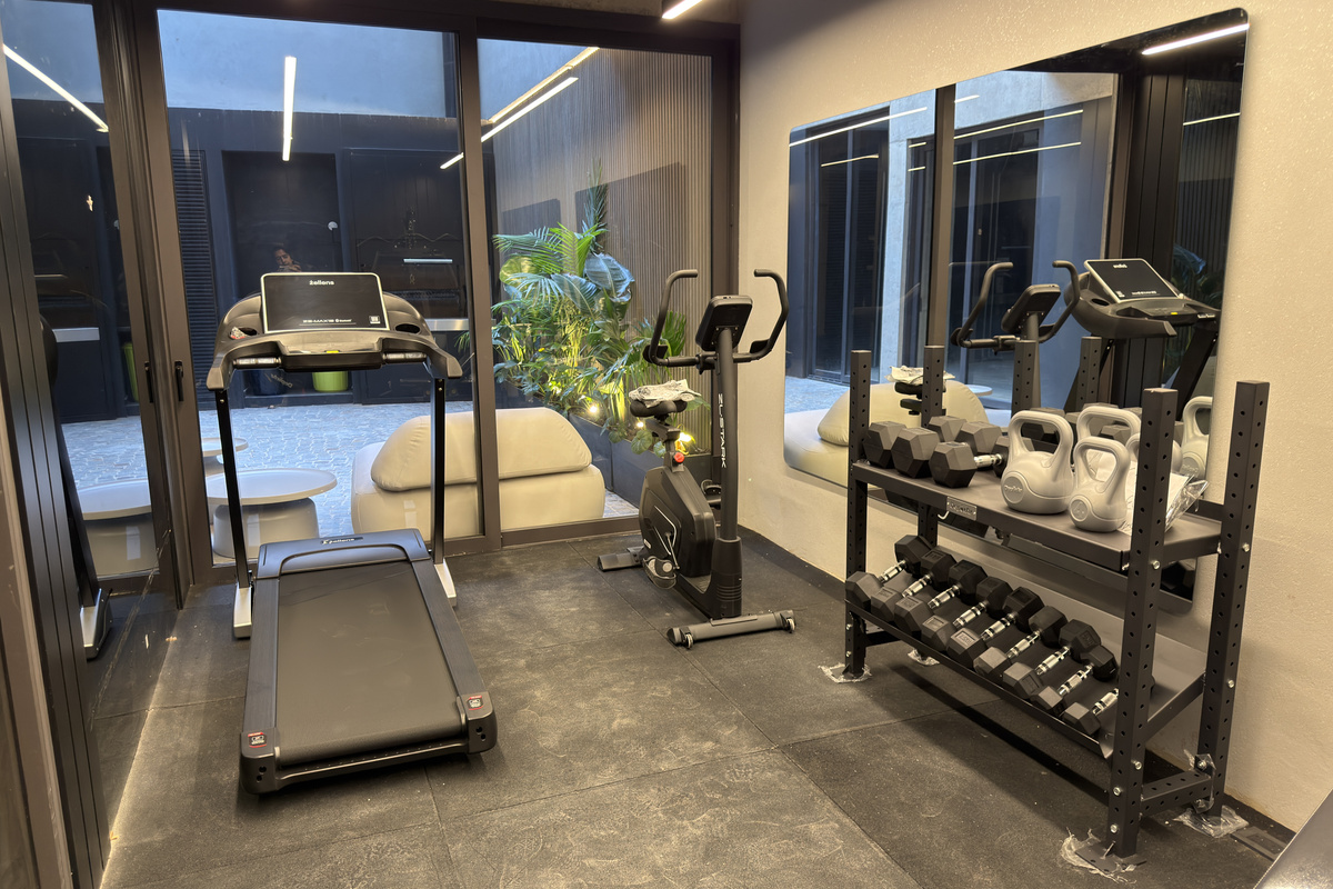 Shared gym in the building. Free to use, with no reservation needed.
