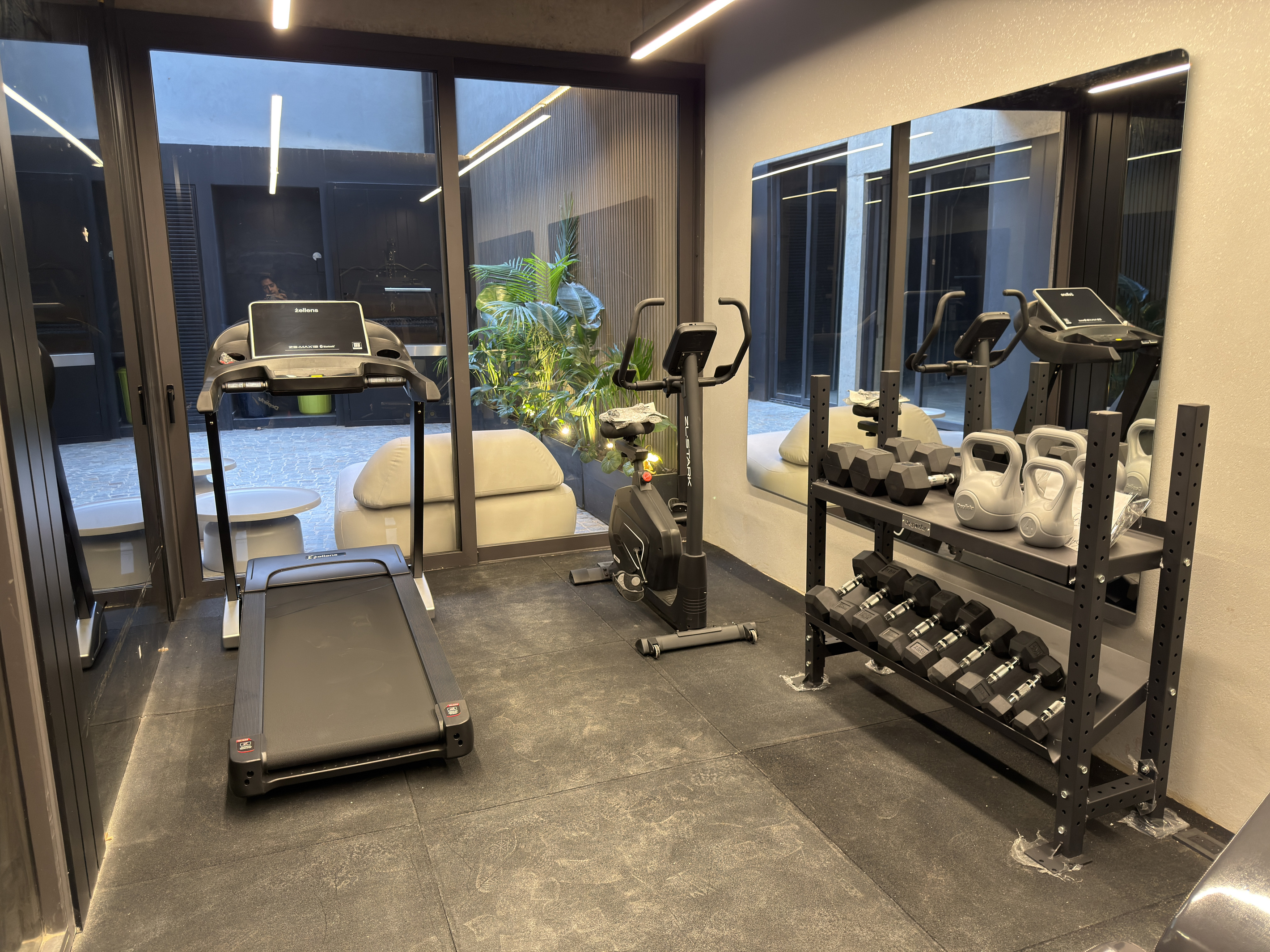 Shared gym in the building. Free to use, with no reservation needed.